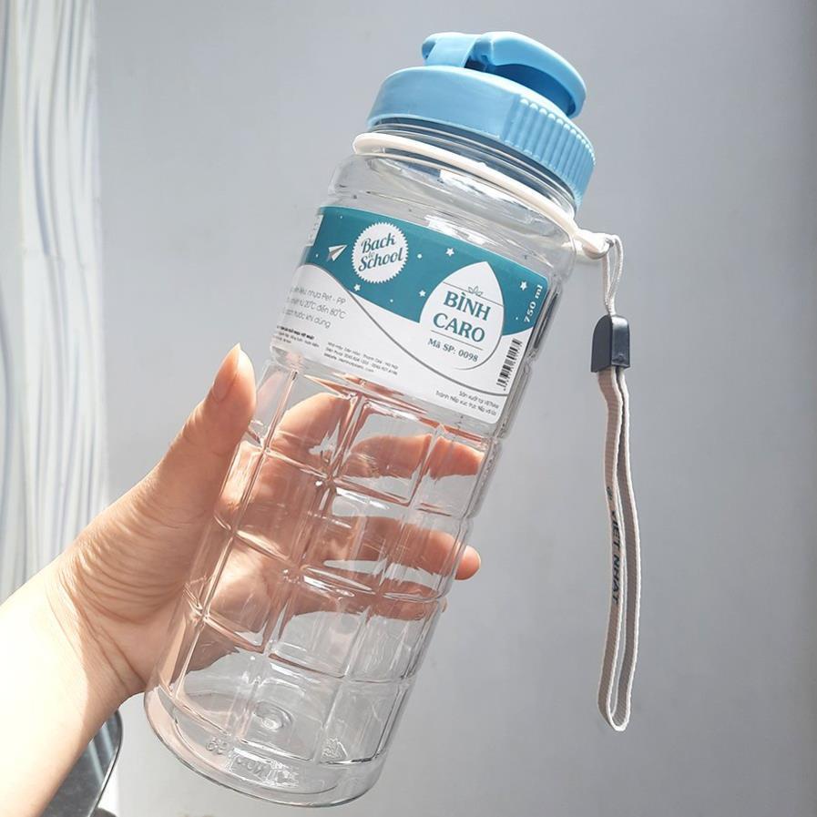 Bình Đựng Nước Caro 750ml Thể Thao Có Dây Treo Cao Cấp