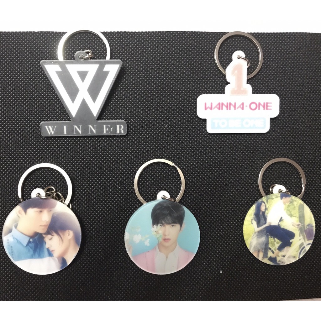 Móc khóa Winner Wanna one Dương Dương arylic keychain mica cute đẹp dễ thương anime idol