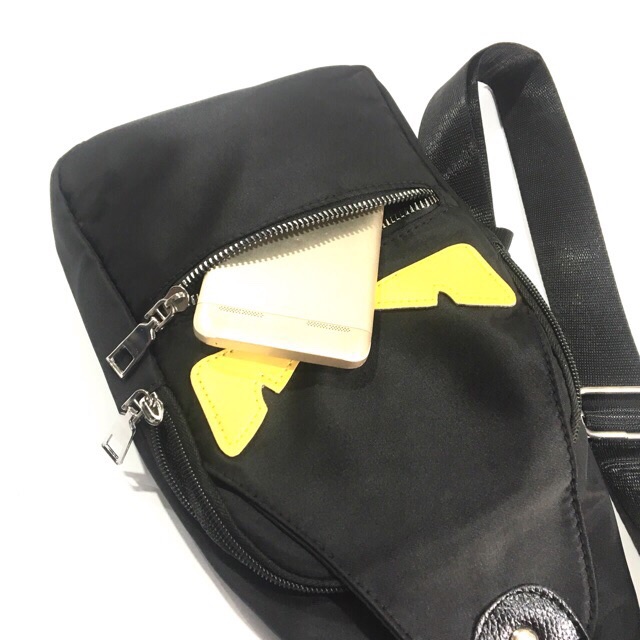 Túi đeo chéo mắt vàng | BigBuy360 - bigbuy360.vn