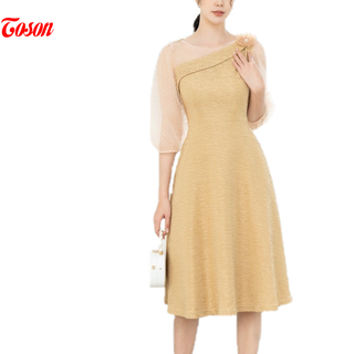 Đầm xèo Be nhung nhăn, vai đính hoa, tay phối lưới chấm (limitted) Toson 43922E82