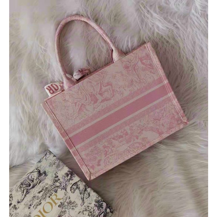 Túi công sở hàng supper hiệu Dior size 42 đựng cả thế giới