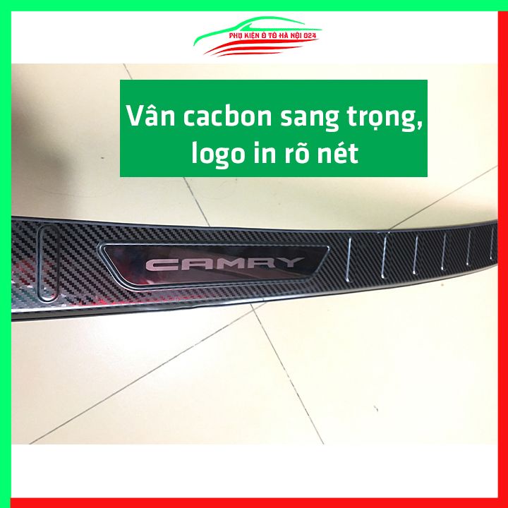 Ốp chống trầy cốp Camry 2019-2020 cacbon sáng bóng