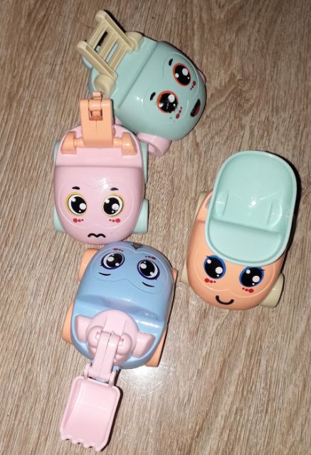 Sét 4 chiếc xe mô hình biệt đội vui vẻ bằng nhựa chạy chớn rất đẹp