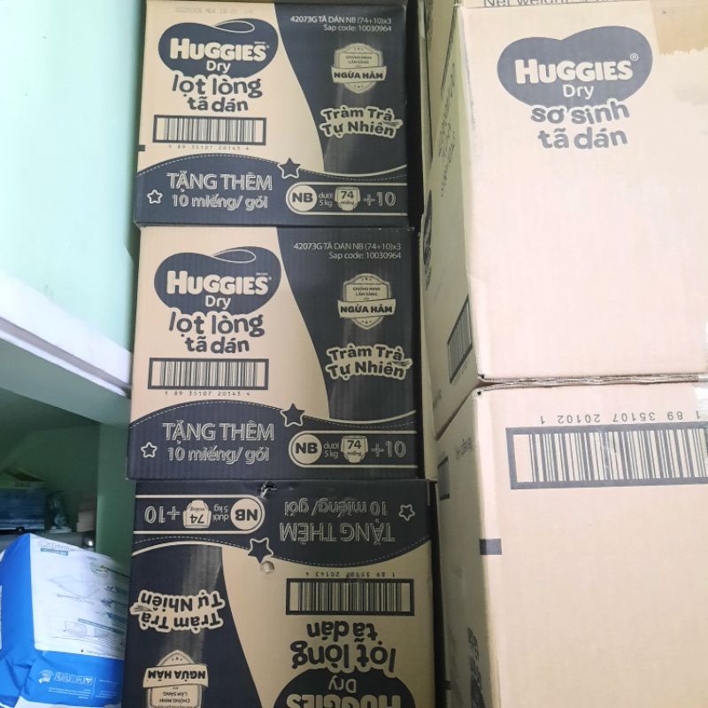 [Tặng thêm 6 miếng]Tả dán Huggies sơ sinh nb70 miếng tặng 6miếng,huggies dán cho bé sơ sinh dưới 5kg