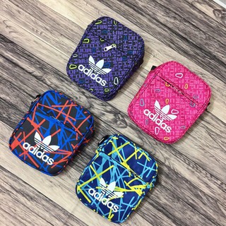 Com bo túi đeo adidas cho khách