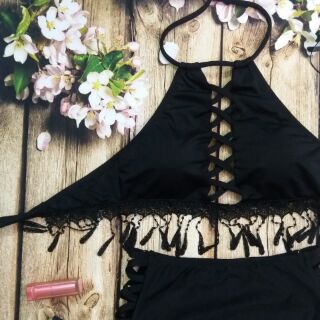 Bikini yếm xẻ tua rua