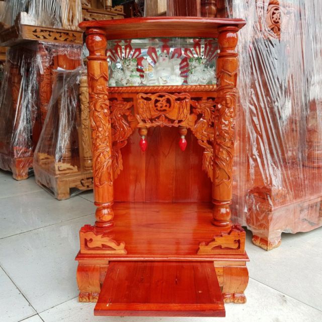 Bàn thờ thần tài ông địa gỗ xoan ngang 42 cm quỳ trụ điện tử