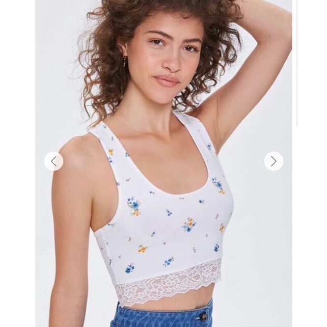 áo croptop F21 trắng hoa viền ren S