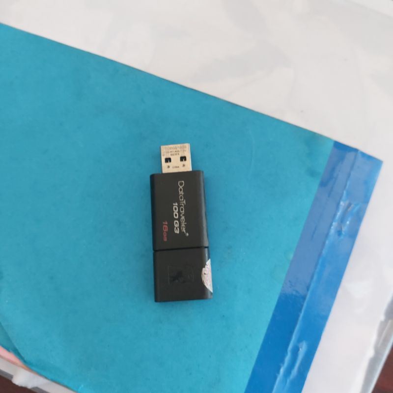 USB KINGTONS 16GB ĐANG SỬ DỤNG BÌNH THƯỜNG