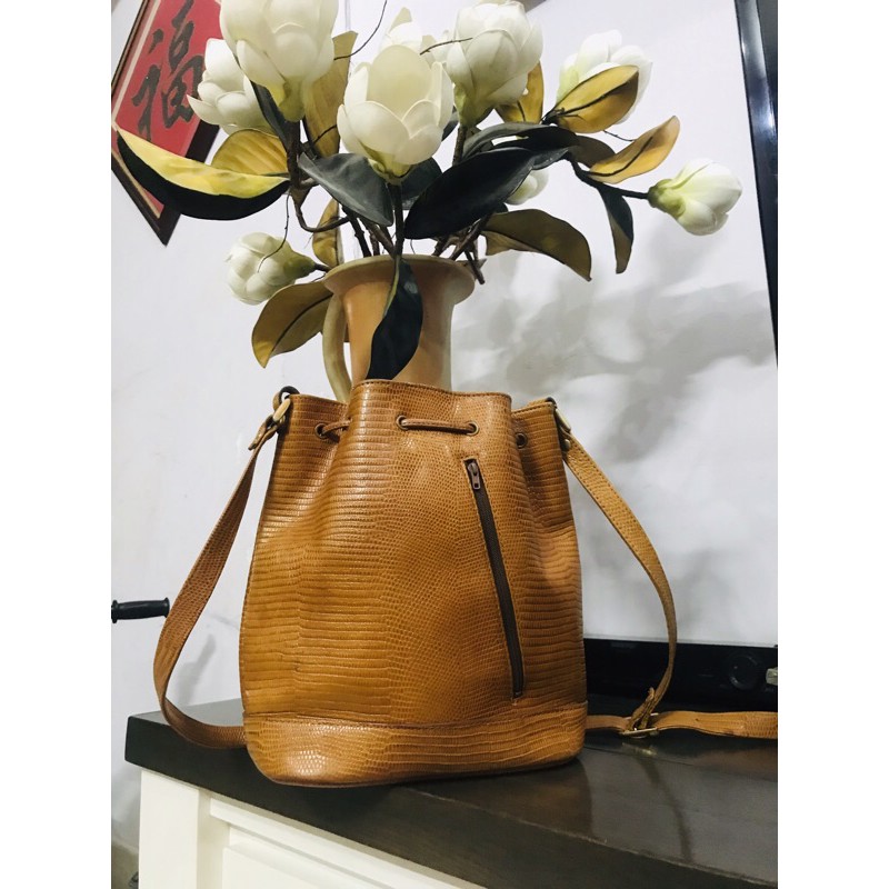 Bucket da bò dập vân gân