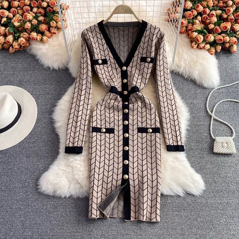 Váy len,VÁY LEN VERSARCE . Hoạ tiết lạ mắt phối cúc đồng thiết kế cực tôn body lun