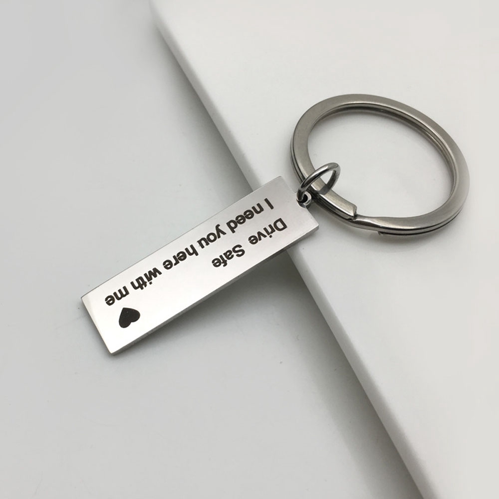 Móc Khóa Kim Loại Mặt Khắc Chữ Sáng Tạo