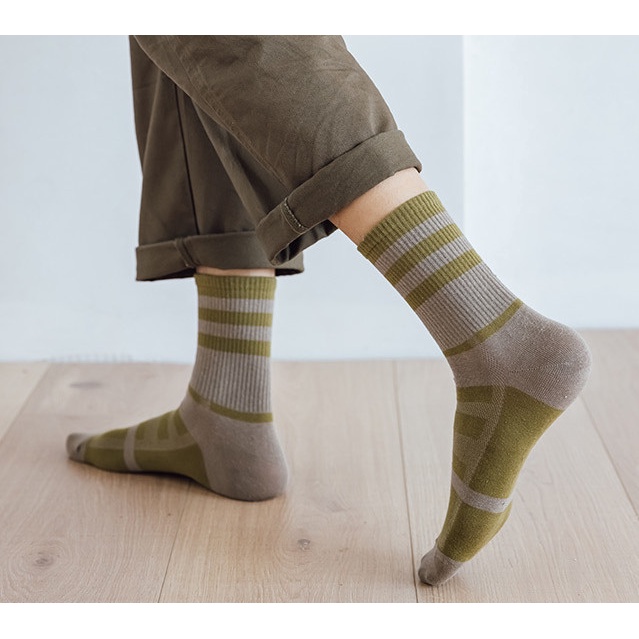 Vớ nam cao cổ phong cách thể thao, trẻ trung và năng động.