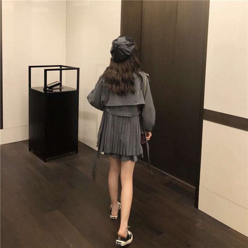 Set áo khoác + chân váy xếp ly