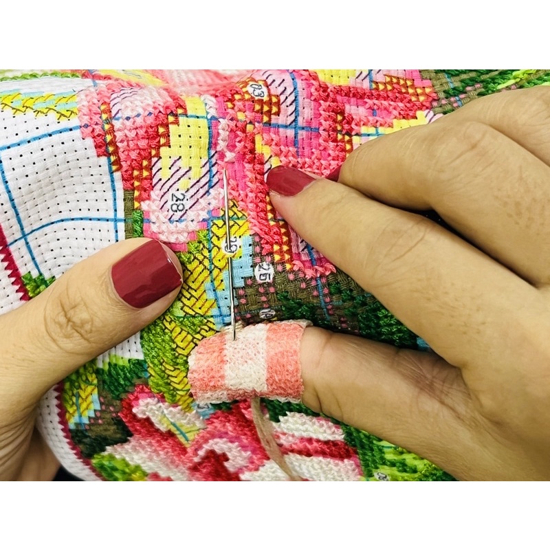 Băng keo quấn tay thêu tranh chữ thập