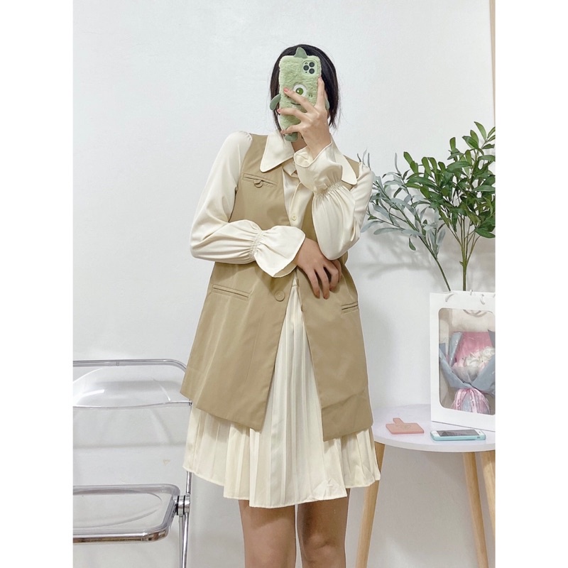 Set váy sơ mi xếp ly kèm áo gile kaki