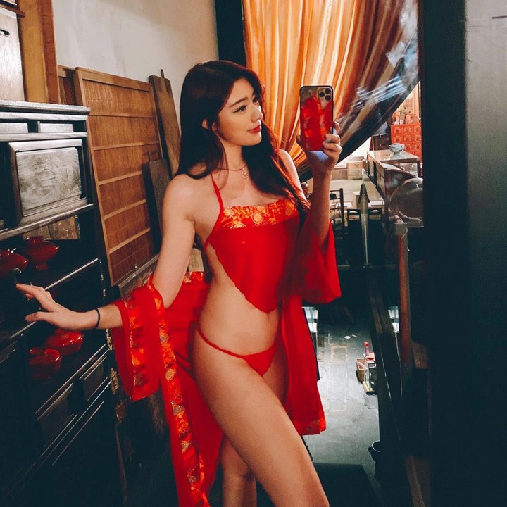 Cosplay sexy áo yếm tân nương vương phi cổ trang kèm áo choàng xuyên thấu quyến rũ | BigBuy360 - bigbuy360.vn