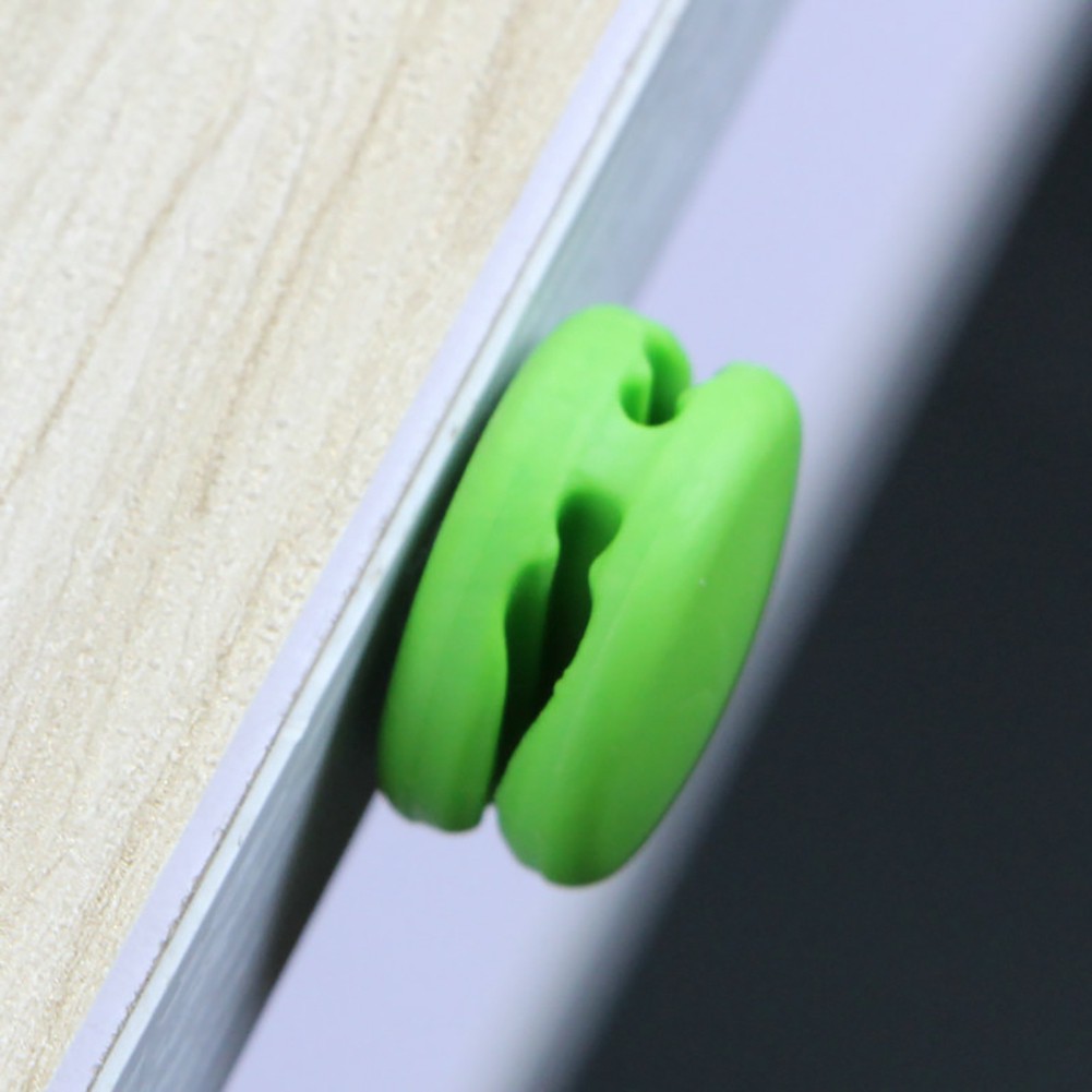 Dụng cụ giữ cố định dây cáp sạc USB