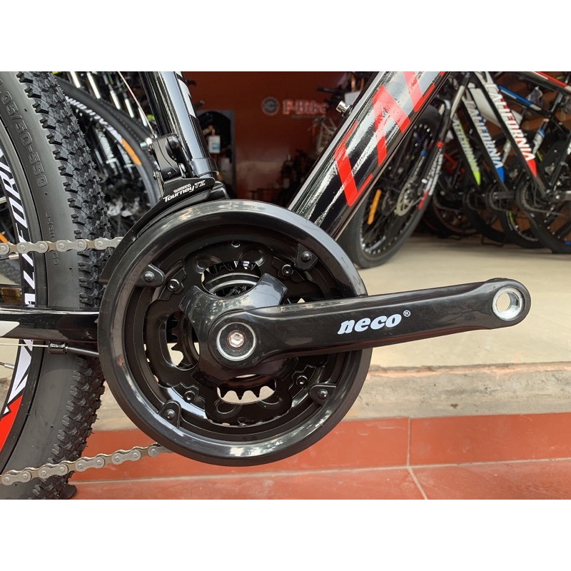 Xe đạp thể thao California 200CC nhập khẩu chính hãng cao cấp.Khung hợp kim nhôm không mối hàn.Bộ chuyển động Shimano.