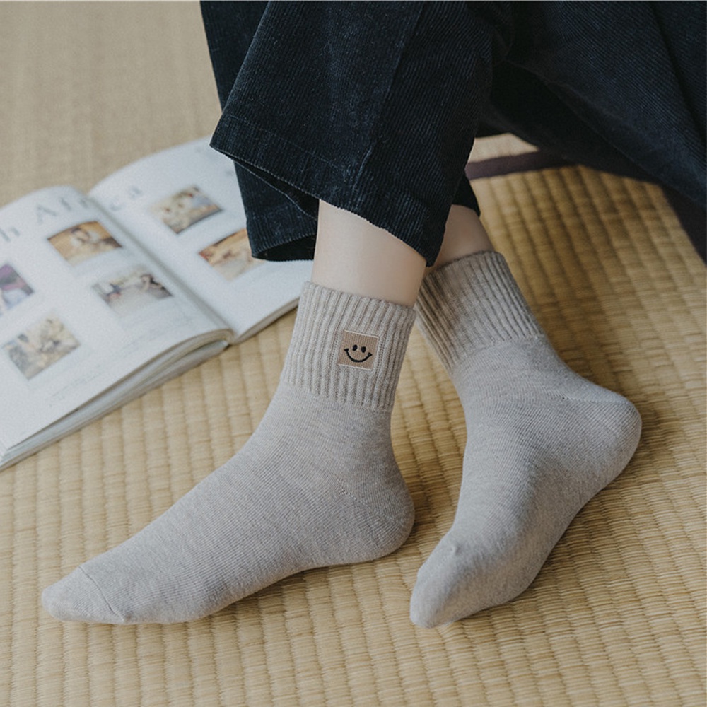 Tất cotton màu trơn in mặt cười giữ ấm mùa thu đông cho nữ