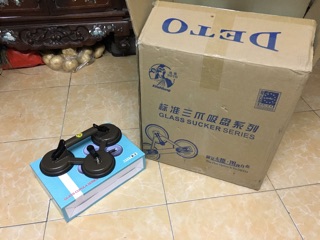 Tay hít kính , gạch men
