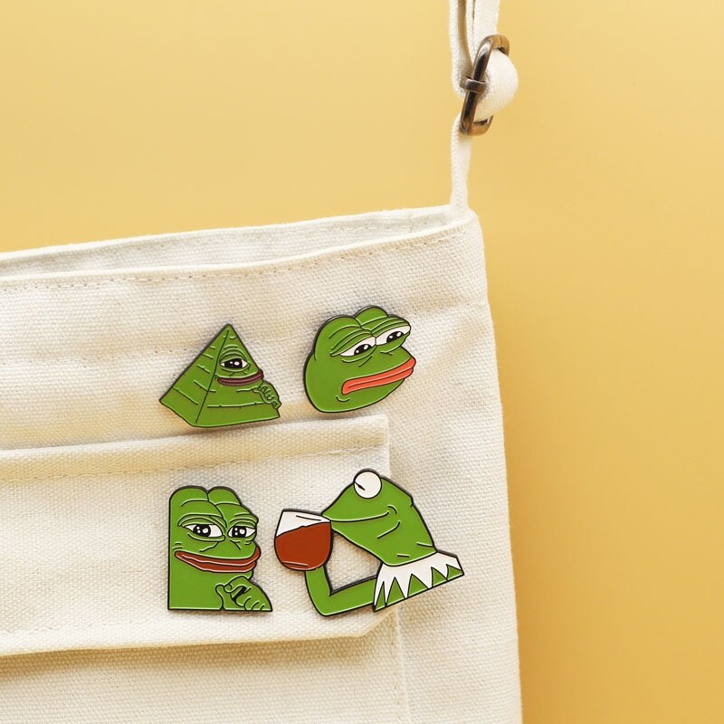 Pin cài áo meme hình chú ếch xanh vozer hay dùng comment dạo - GC213