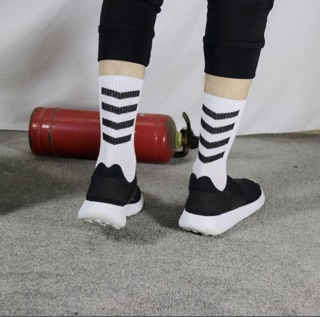 Vớ off white sau gót chân