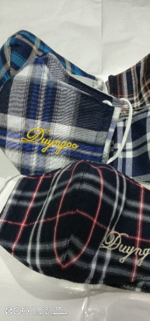 Khẩu trang thêu chữ