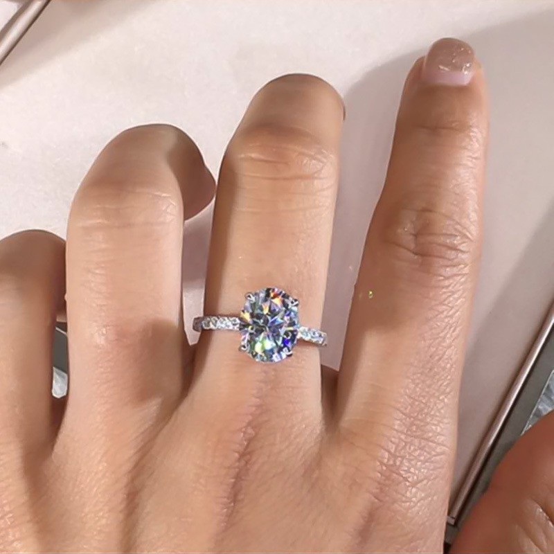 Nhẫn đính hôn kim cương vàng trắng thiết kế sang trọng thời trang cho nữ