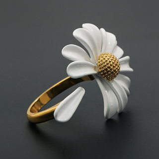 2020 New Spring White Daisy Rings Enameled Vintage Elegant Simple Open Ring For Women Party Jewelry Gifts