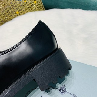 Giày tây công sở nữ Prada