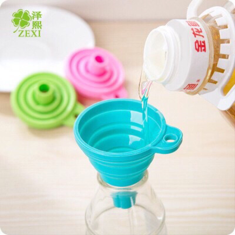 Dụng cụ san chiết chất lỏng , phễu gấp gọn cực tiện dụng
