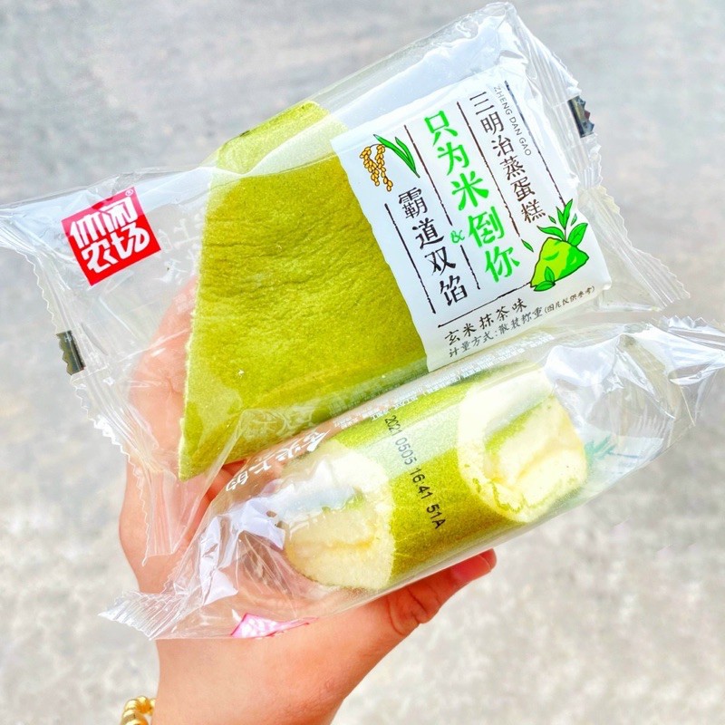 Tam giác cuộn kem 3 vị matcha-Dâu tây-Đào ( 1 cái )