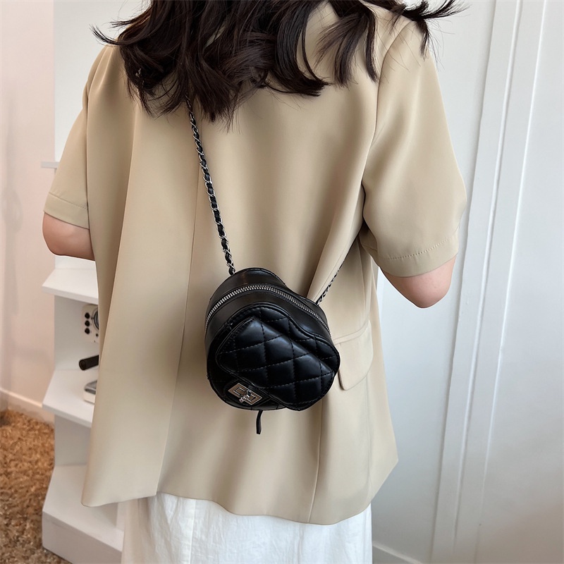 Túi Đeo Vai Hình Trái Tim Phối Dây Xích Thời Trang Mùa Hè 2022 Cho Nữ