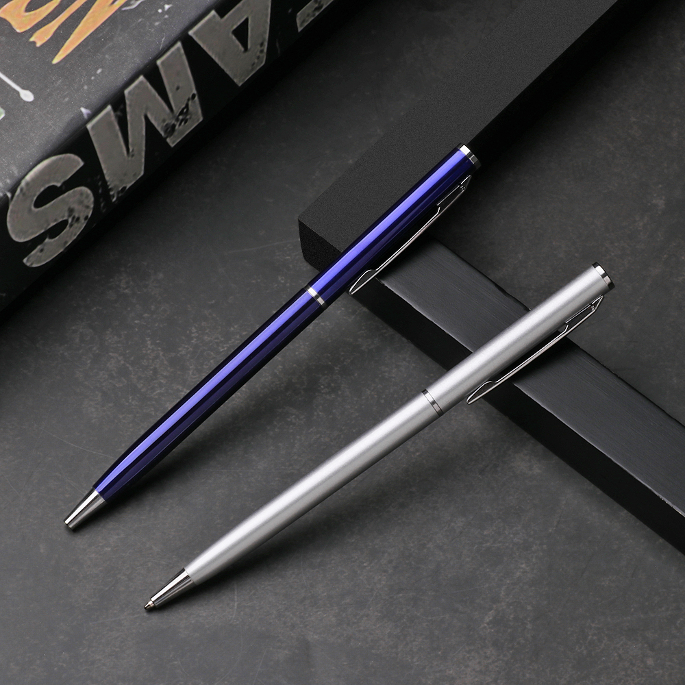 1 bút bi vỏ kim loại sang trọng