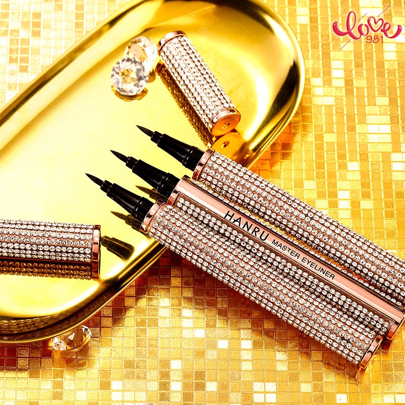 Bút kẻ mắt màu đen chống nước nhanh khô tiện dụng