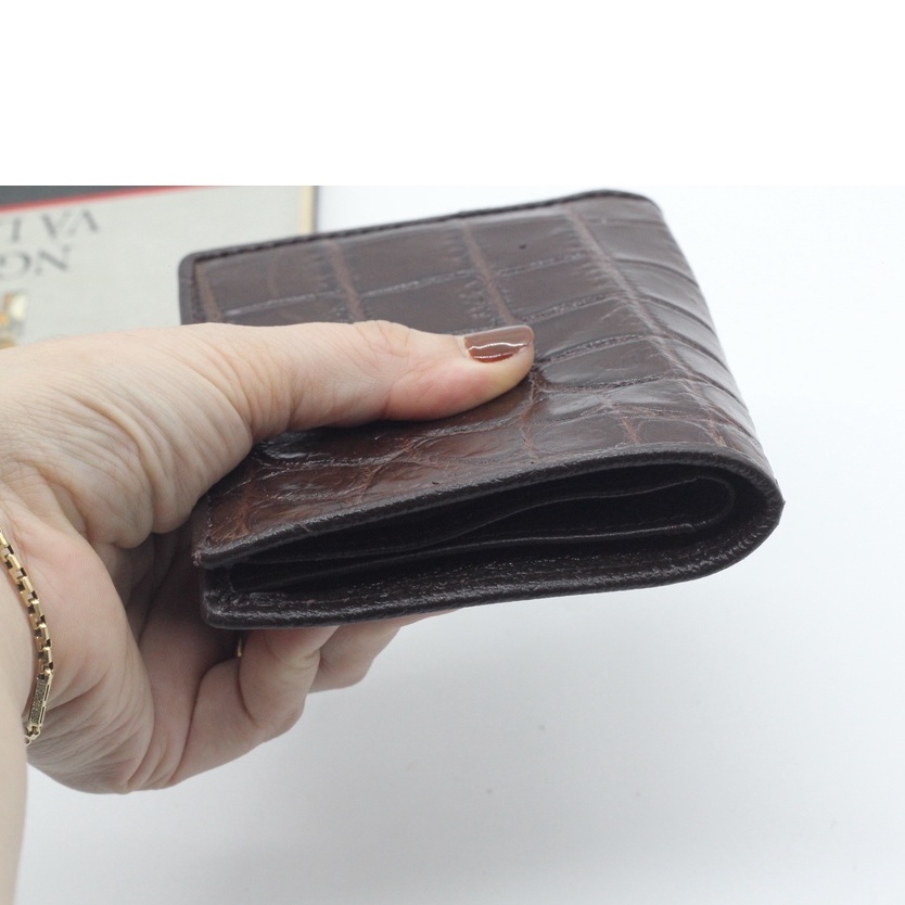 Ví Bóp Nam Da Cá Sấu Cao Cấp-Dáng Đứng Được Hoàn Thiện Tỉ Mỉ Từ Vân Bụng Của Con Cá Sấu Sản Phẩm Được BH 12 Tháng