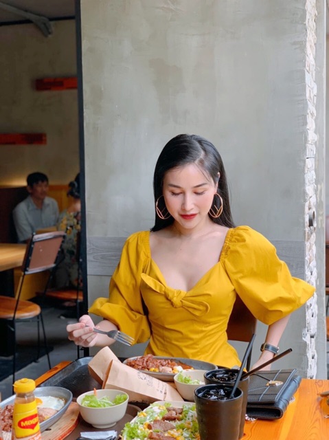 Đầm vàng cột nơ siu xinh