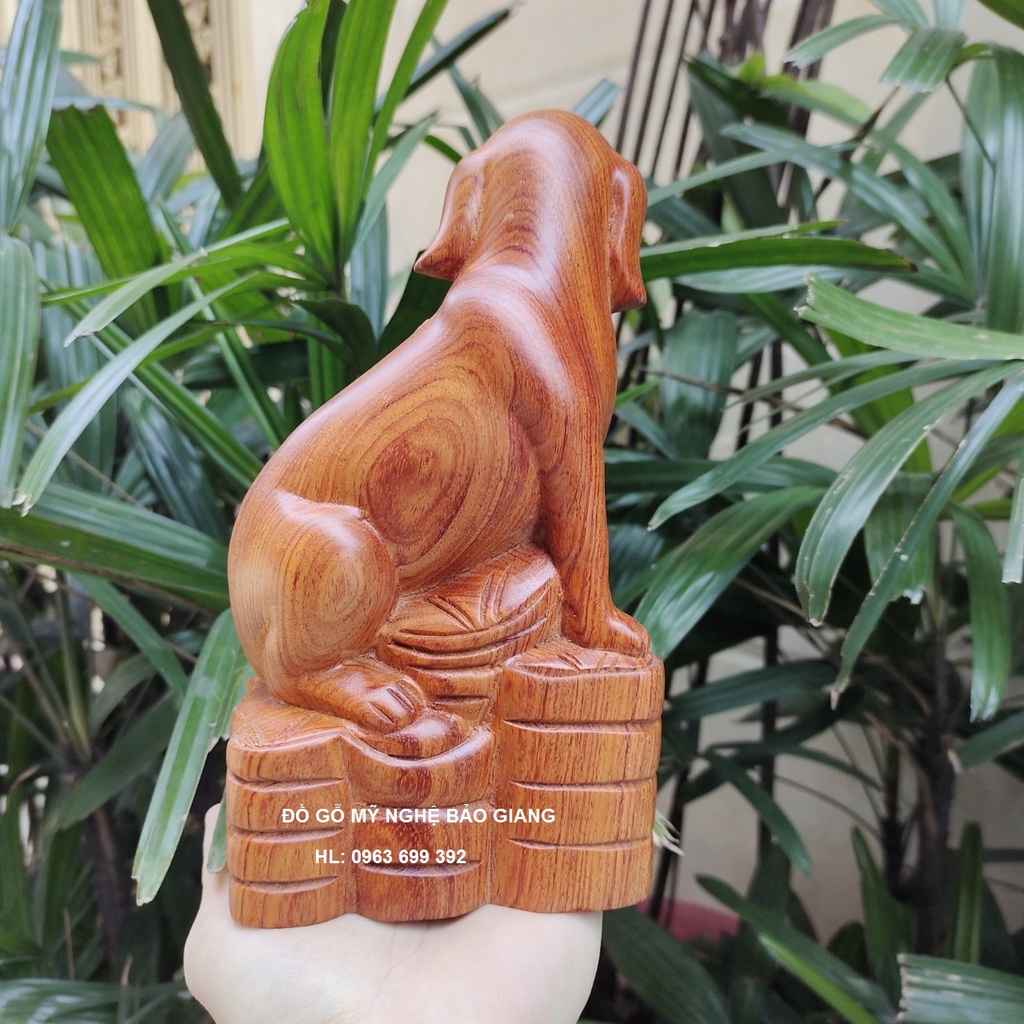 Tượng con chó gỗ hương cao 20 cm