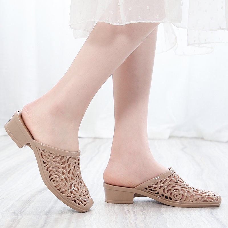 DÉP SỤC NHỰA DẺO CAO CẤP ĐI MƯA HÌNH HOA THỜI TRANG TRUNG NIÊN CAO 4CM