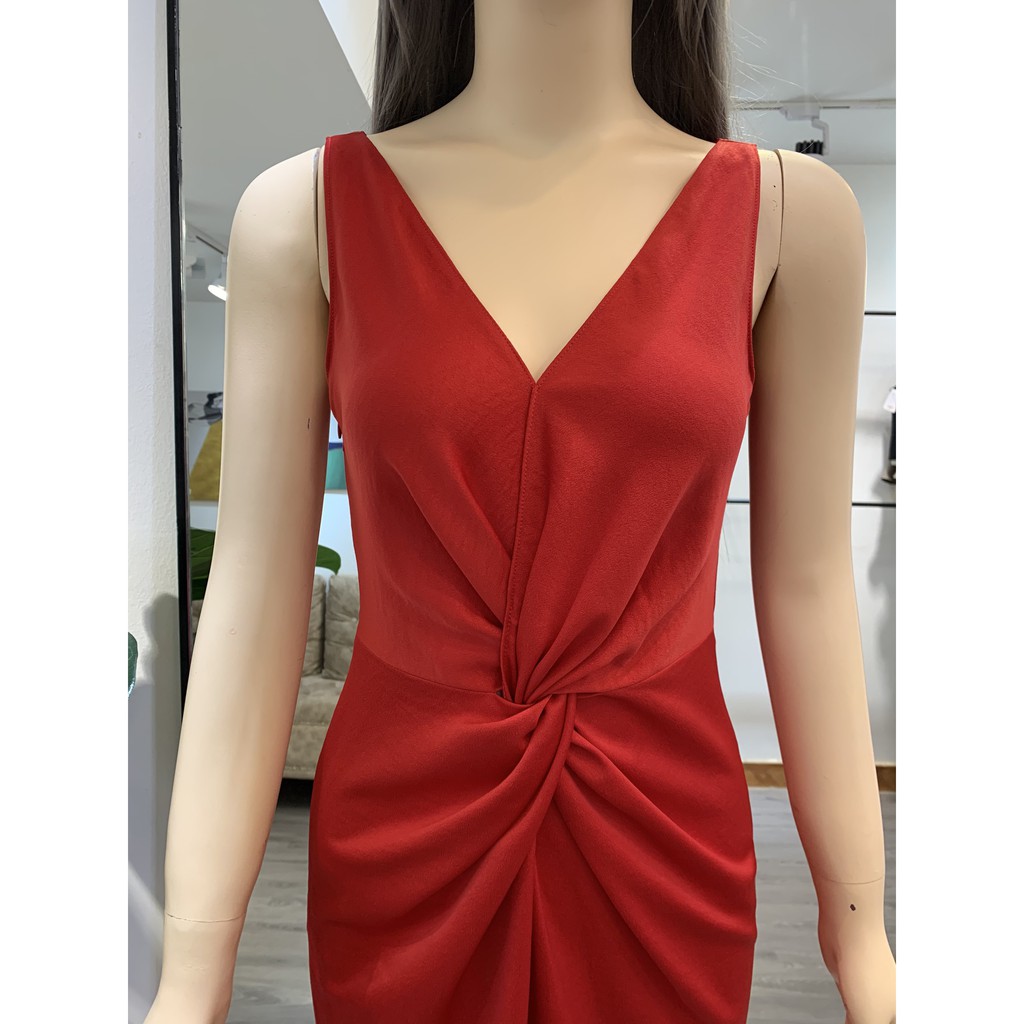 Váy lụa tằm thiết kế xoắn eo- khoe dáng ôm trọn 3 vòng mà không lo lộ khuyết điểm cơ thể