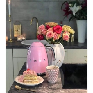 Ấm siêu tốc SMEG KLF03 hồng bóng( Hàng Đức)