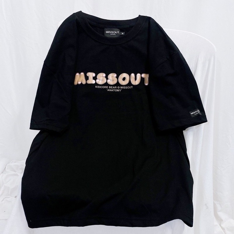 Áo Thun Tay Lỡ Unisex MISSOUT GẤU màu ĐEN/TRẮNG 🧸 FREESHIP 🧸 Form Nam Nữ Unisex - Kiểu áo phông cổ tròn form rộng