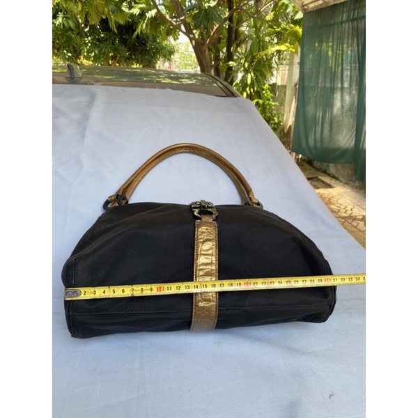 Túi chuẩn si. Túi qua sử dụng. Khách vui lòng xem hình nếu muốn biết thêm thông tin sản phẩm mời khách vô chat. Thanks .