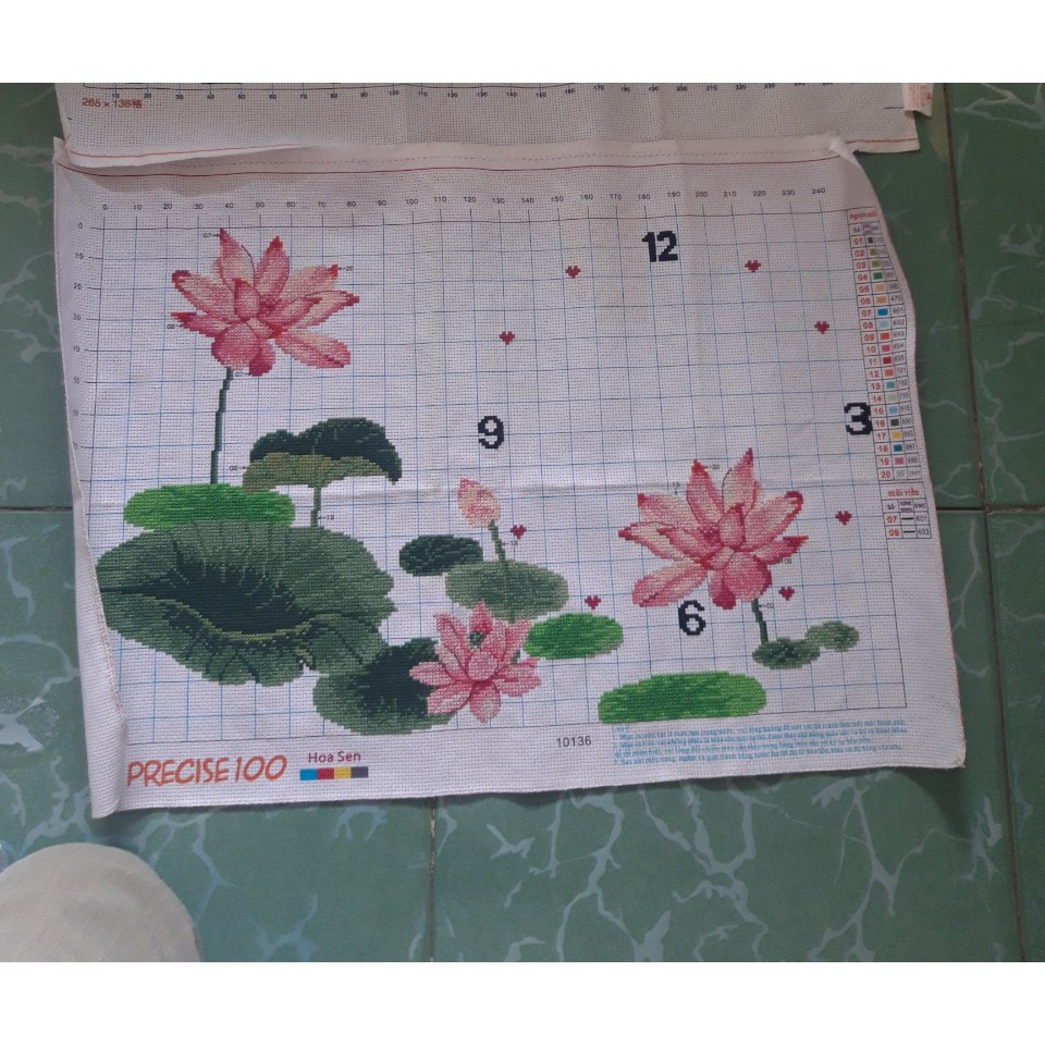 Tranh thêu chữ thập đồng hồ Hoa Sen  (tranh đã  thêu) 58x38cm