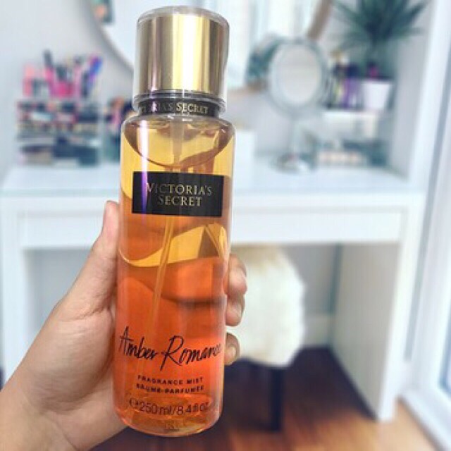 Xịt thơm toàn thân Victoria's Secret Amber Romance 250 ml | BigBuy360 - bigbuy360.vn