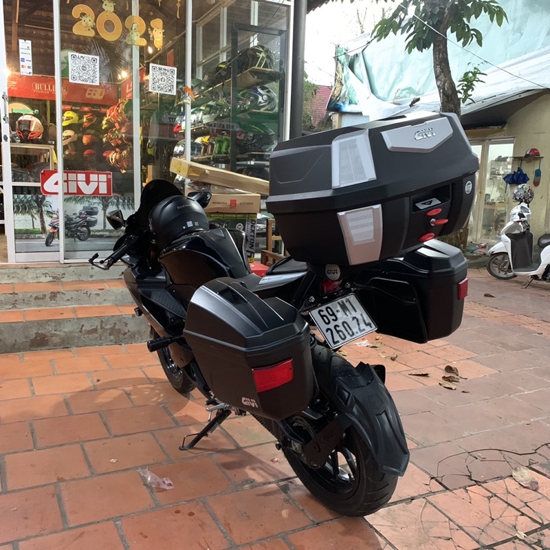 Yamaha R15 lên bộ 3 thùng sau Givi cực chất cùng bộ baga chính hãng