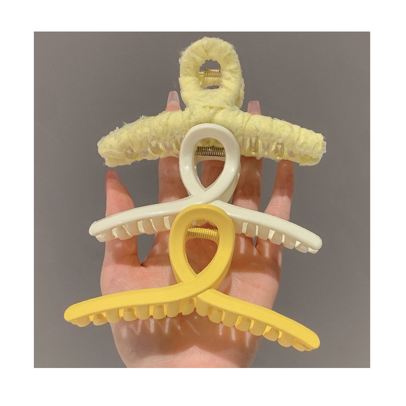 Kẹp Tóc Hình Cá Mập Đính Ngọc Trai Giả Màu Sắc