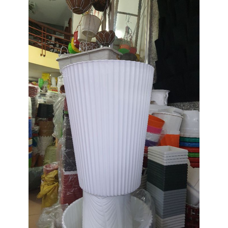 chậu nhựa gân sọc cao 38x48cm.