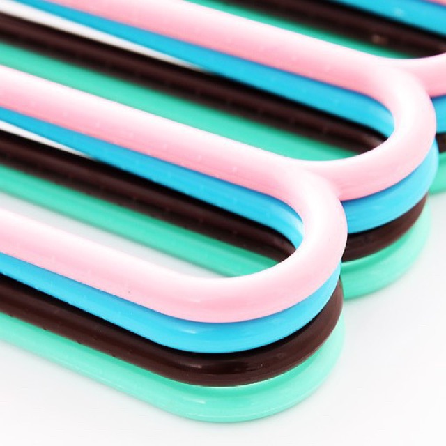 Móc treo quần áo 5 tầng ( nhựa ) ( giao màu ngẫu nhiên )